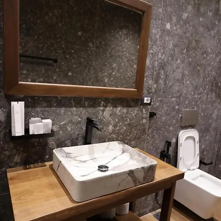 Otel Perla E Tomorrit Ez