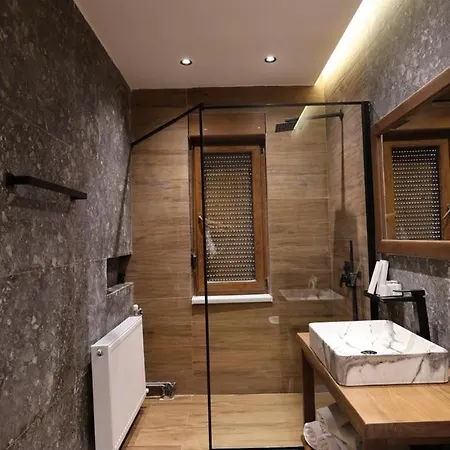 Otel Perla E Tomorrit Ez