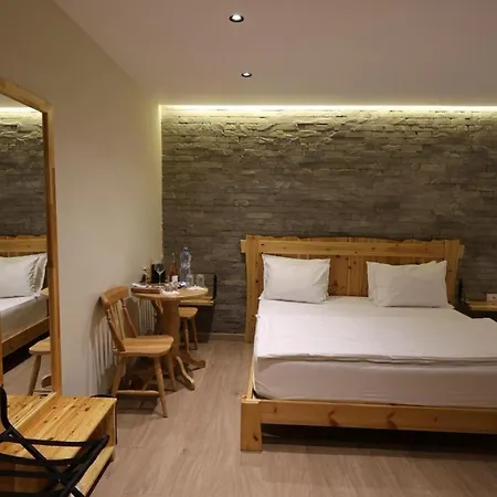 Perla E Tomorrit Ez Otel Ujanik