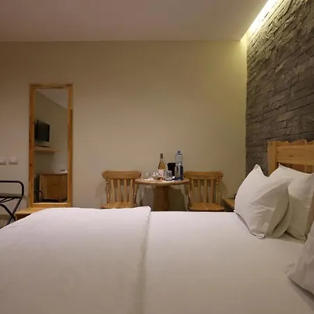 Otel Perla E Tomorrit Ez