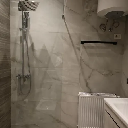Otel Perla E Tomorrit Ez *