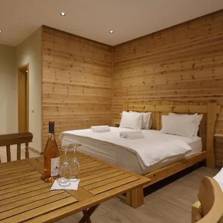Otel Perla E Tomorrit Ez