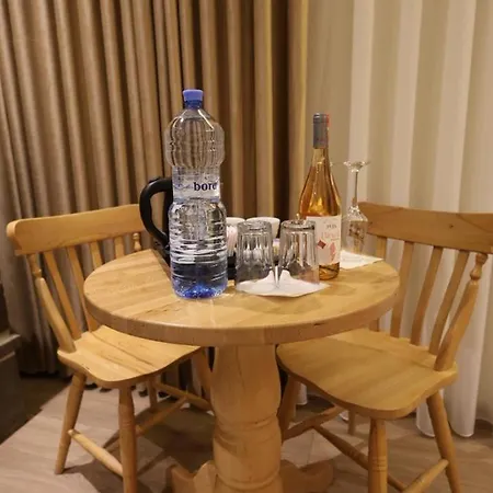 Otel Perla E Tomorrit Ez Ujanik