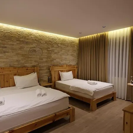 Otel Perla E Tomorrit Ez