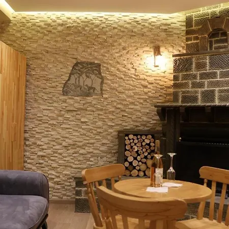 Perla E Tomorrit Ez Otel Ujanik