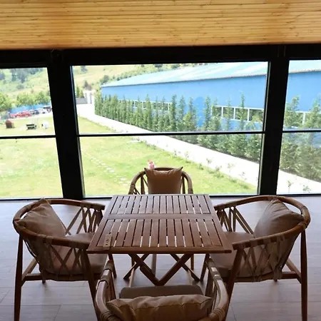 Otel Perla E Tomorrit Ez