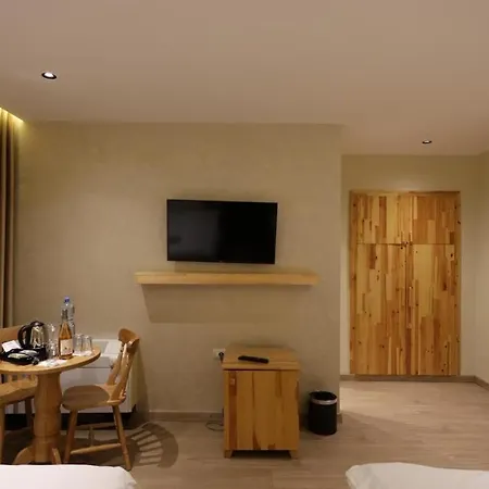 Hotel Perla E Tomorrit Ez