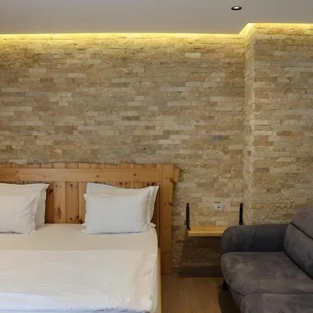 Otel Perla E Tomorrit Ez