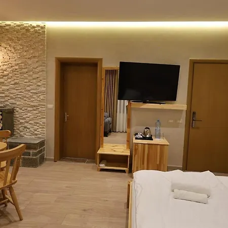 Otel Perla E Tomorrit Ez