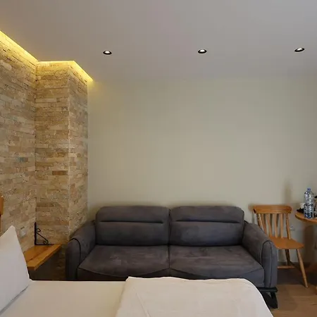Otel Perla E Tomorrit Ez